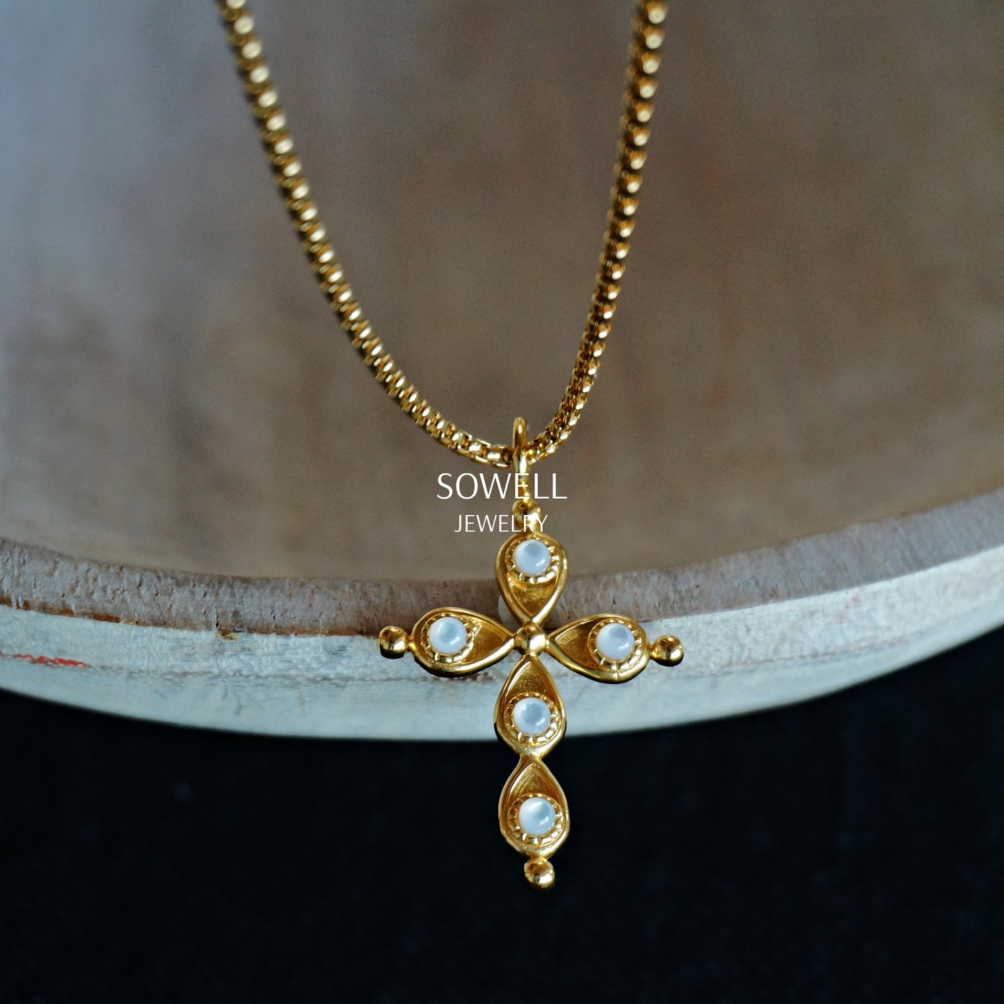 18K Gold Cross Necklace - Mother Of Pearl