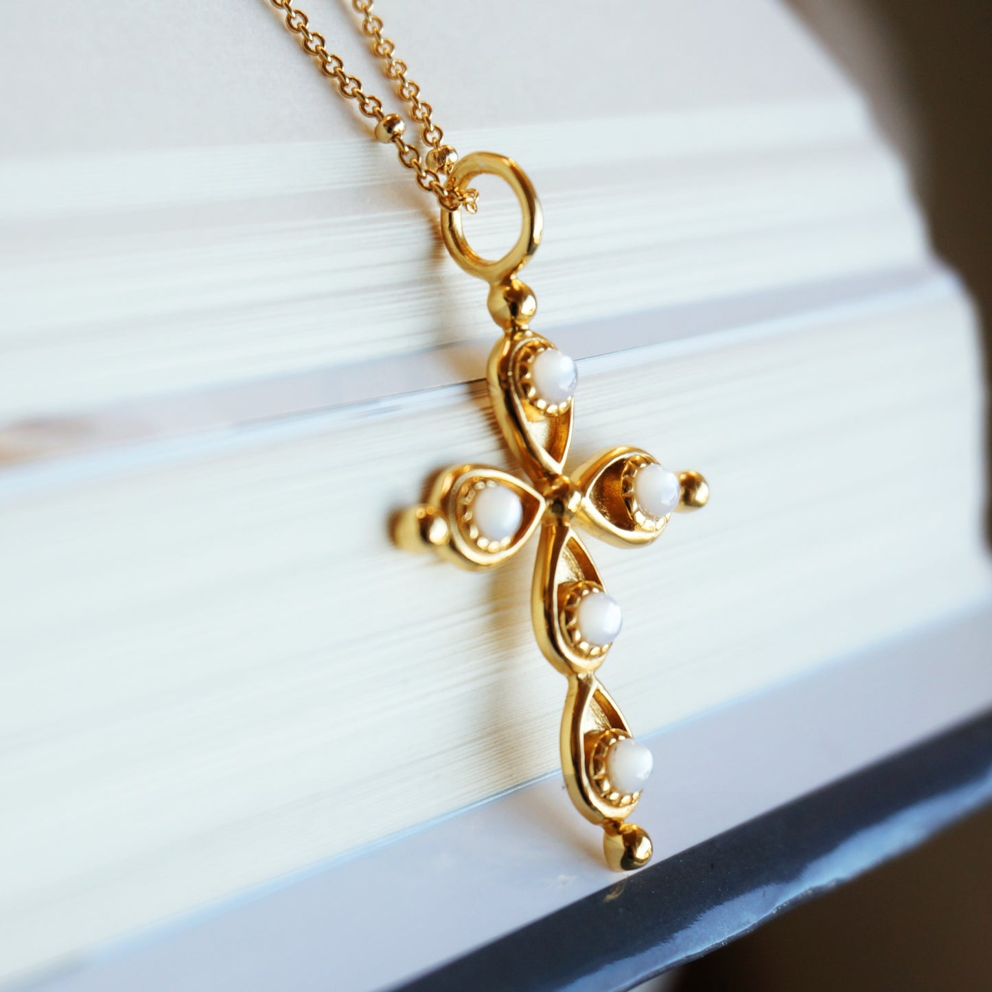 18K Gold Cross Necklace - Mother Of Pearl