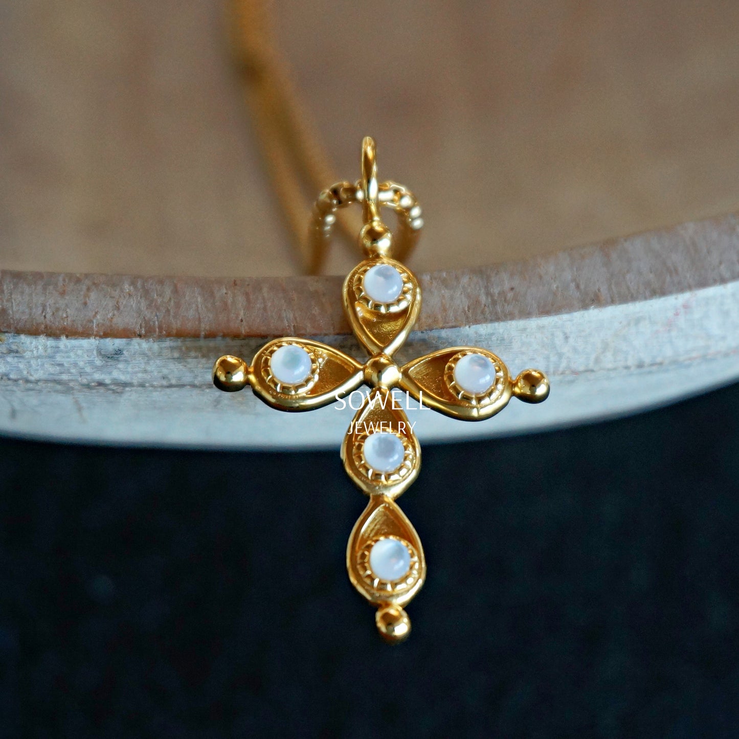 18K Gold Cross Necklace - Mother Of Pearl