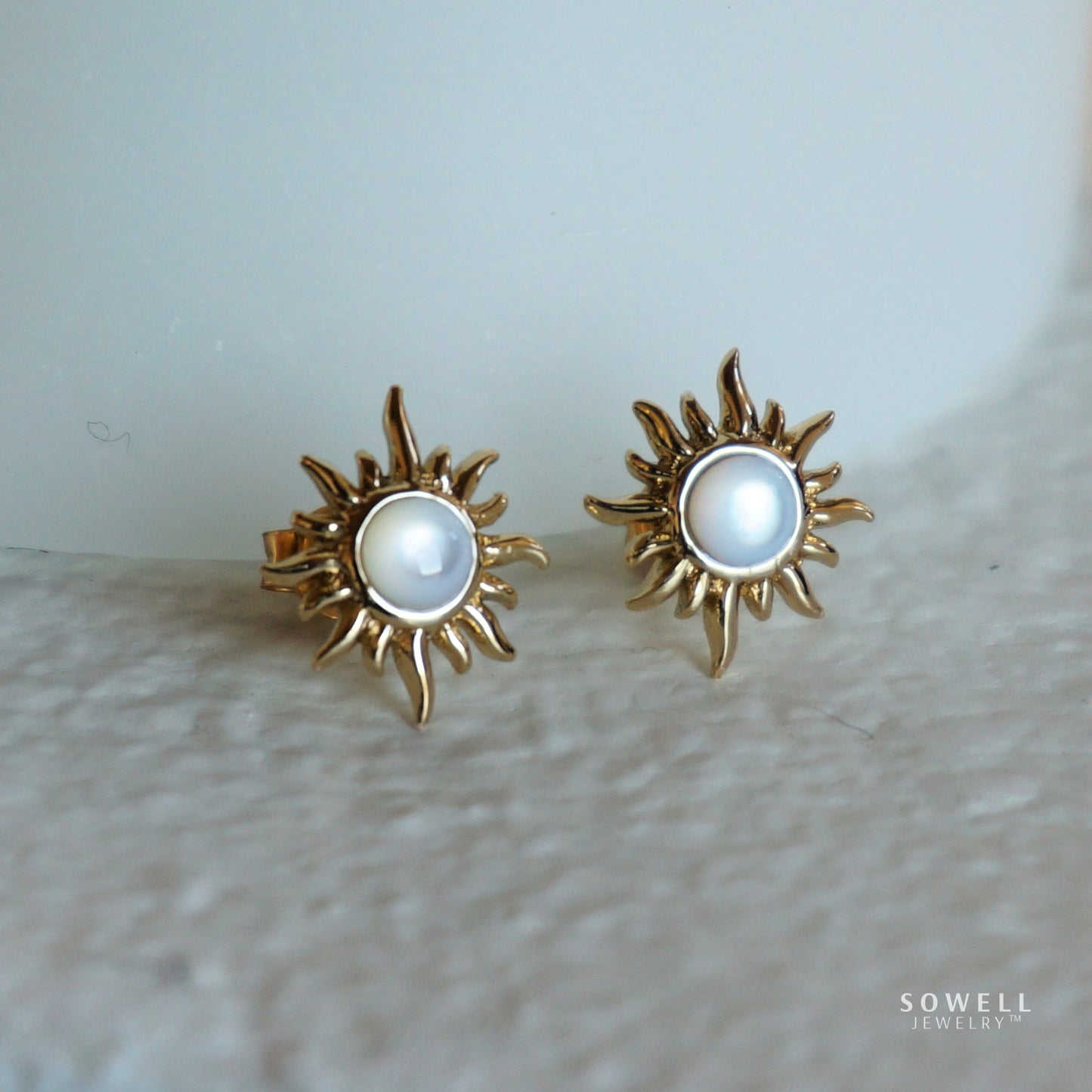 18k Gold Sunburst Earrings - Mother of pearl